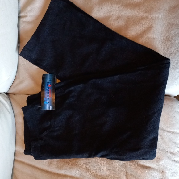 Nygard Sport Size 8 Black Pants Pretty Embossed Floral Women's 'Pants New W Tag - Picture 2 of 7